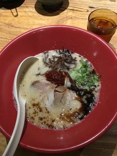 「赤丸新味 + 替玉」@博多一風堂 上野広小路店の写真