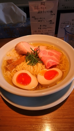 「味たま淡麗塩煮干らーめん」@らーめん専門 うしおととりの写真