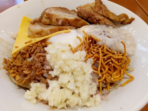 「まぜそば」@ジャンクガレッジ イオンレイクタウンmori店の写真