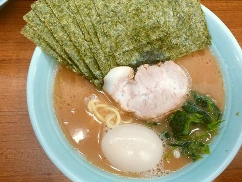 「ラーメン＋海苔＋味玉」@横浜ラーメン 武蔵家 北千住店の写真