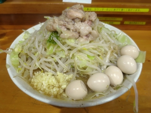 「プチラーメン ６５０円 ※ニンニク少し・アブラ 味玉１００円」@ラーメン 滋悟郎の写真