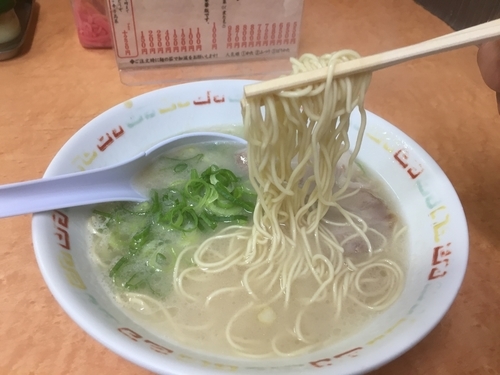 「長浜ラーメン(カタ)¥550+替玉(カタ)¥120」@長浜ナンバーワン 祇園店の写真