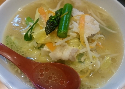 「春野菜のタンメン（限定、９００円）＋大盛」@麺屋 翔 品川店の写真