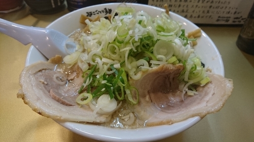 「しょうゆラーメン(背脂普通) ￥ 750」@超ごってり麺 ごっつの写真