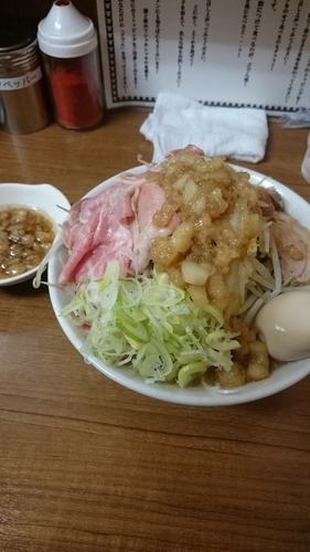「ラーメン(少)豚増しMIX 味玉」@ラーメンの店 どでん 北浦和店の写真