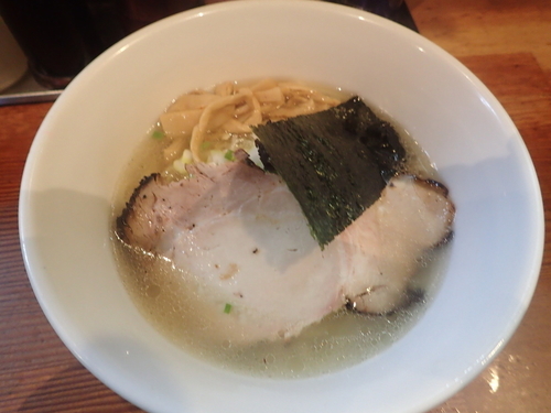 「淡麗琥珀そば（塩）730円」@麺や 燦虎の写真