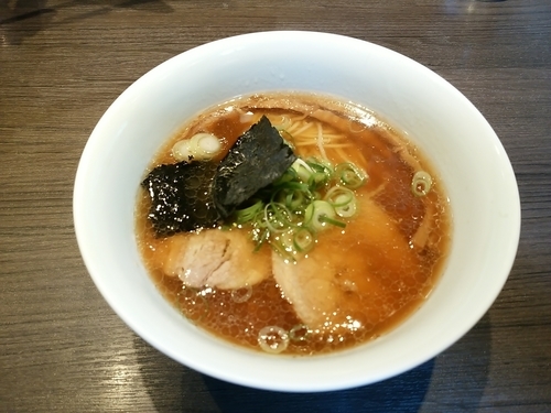 「醤油らぁ麺」@支那そばや 本店の写真