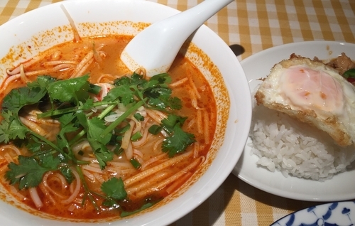 「トムヤムラーメン」@ティーヌン  銀座店の写真