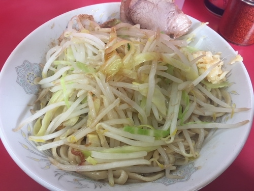 「汁なし小ラーメン・ヤサイダブルニンニクカラメ魚粉（650円）」@ラーメン二郎 環七一之江店の写真