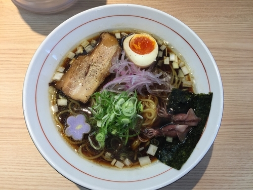 「イカさんブラック大盛」@拉麺開花の写真