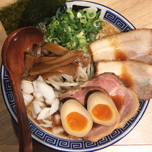 「特背脂醤油ラーメン」@風は南から 学芸大学店の写真