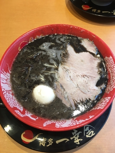 「黒らーめん」@博多一幸舎 西中洲店の写真