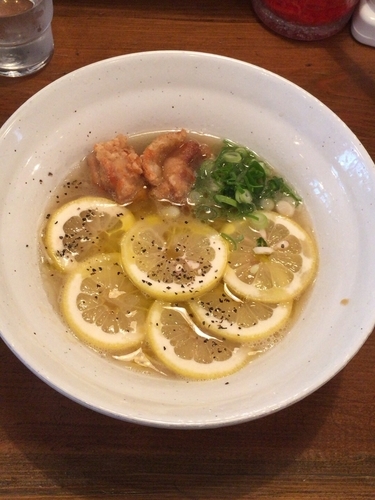 「レモンラーメン」@汁なし麺専門店 雷伝 一の宮店の写真