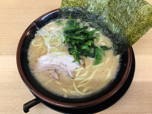 「豚骨醤油ラーメン」@横浜家系ラーメン 松田家 日本橋室町店の写真