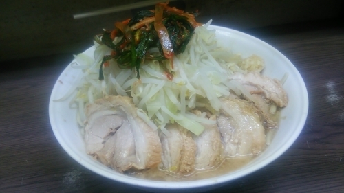 「大ぶたラーメン ニンニク ヤサイ ニラキムチ」@ラーメン二郎 横浜関内店の写真