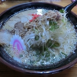 とんこつ塩らあめん+白ねぎ