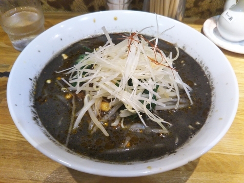 「胡麻坦々麺(黒) 880円」@中国料理 王麗の写真