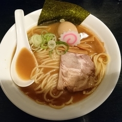 ラーメン、煮玉子　880円