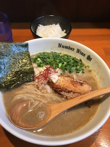 「濃厚らーめん(煮干)800円+半ごはん50円」@麺Dining Number Nine 09の写真
