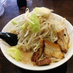 小らーめん　野菜まし　800円