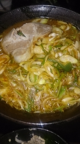 「赤味噌ねぎらーめん」@伝丸 野田店の写真