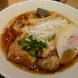 濃いめの煮干しそば