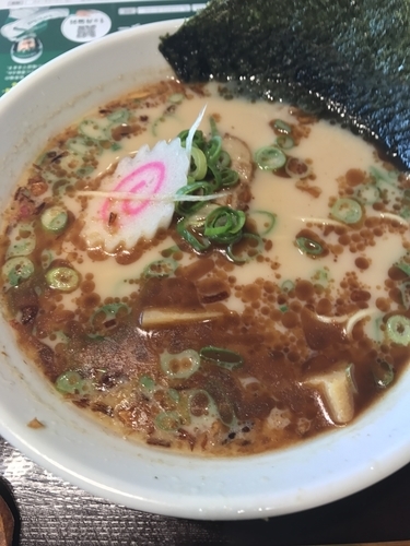 「燻製醤油らぁめん」@らーめんたいざん 海老名SA店の写真