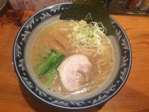 「豚骨醤油らーめん」@龍神麺の写真