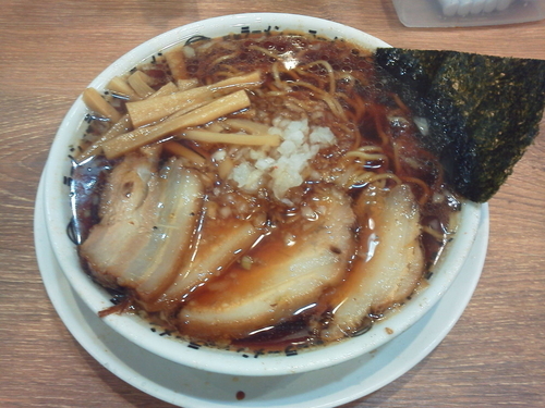 「竹岡式肉醤油そば 900円」@野郎ラーメン 品達品川本店の写真