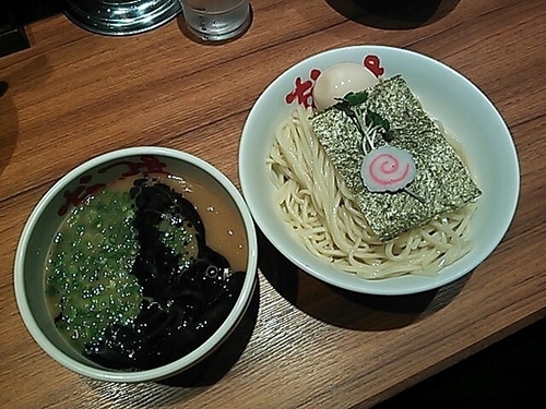 「味玉濃厚黒マー油つけ麺」@なんつッ亭 御徒町店の写真