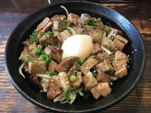 「肉盛まぜそば  950円」@らーめん 本竈の写真