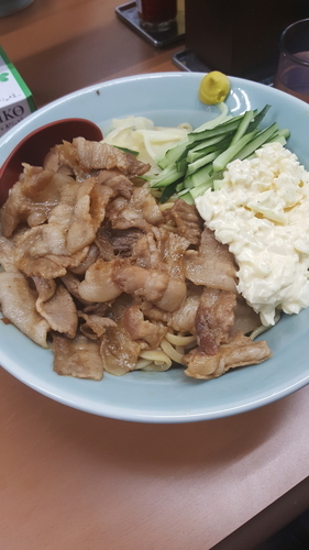 「すごい冷やし中華400g」@立川マシマシ 5号店の写真