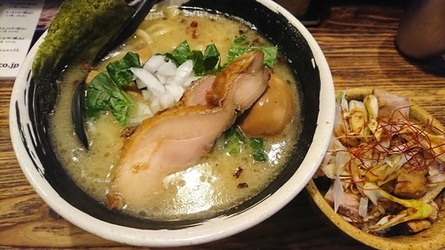 「コク塩鶏そば+叉焼めし」@麺場 浜虎 横浜店の写真