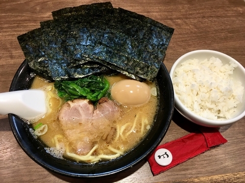 「味玉らーめん＋のり＋ライス」@麺達 うま家の写真