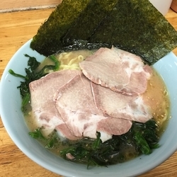 チャーシューメン（ほうれん草増し）