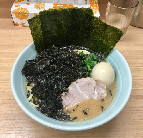 「岩海苔ラーメン+味玉」@横浜ラーメン 武蔵家 日吉店の写真