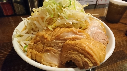 「ラーメン(豚一切れ)、豚追加」@ちばから 渋谷道玄坂店の写真