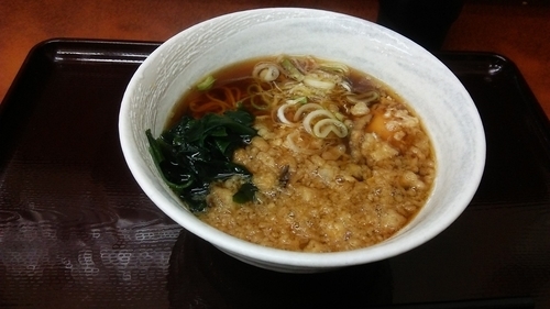 「たぬきそば 370円 ＋ 生玉子 50円」@信州生そば みのがさ 神田和泉町店の写真