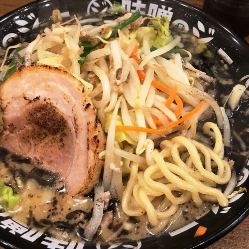「味噌ブラックラーメン（野菜；ダブル）」@味噌のジョーの写真