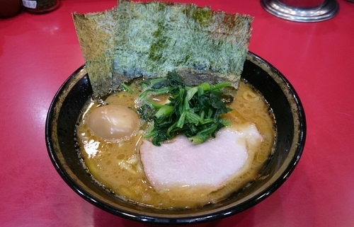 「ラーメン+煮たまご」@家系総本山 ラーメン吉村家の写真