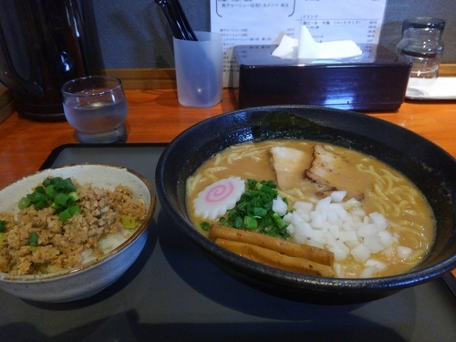 「濃厚中華そば(780円)+チャーシュー丼(250円)」@中華そば 輝羅の写真