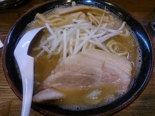 「いつも豚骨味噌いつものお値段  太麺」@らあめん 寸八 総本店の写真