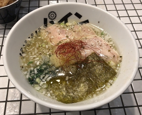 「冷やしパイナップルラーメン(限定)800円」@パパパパパインの写真