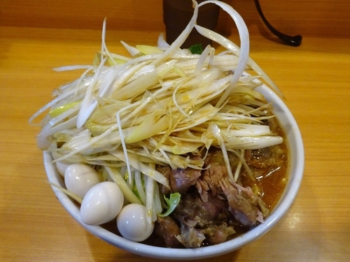 「プチ二郎（680円）辛いの＋ネギ＋うずら　ニンニク」@ラーメン二郎 八王子野猿街道店2の写真