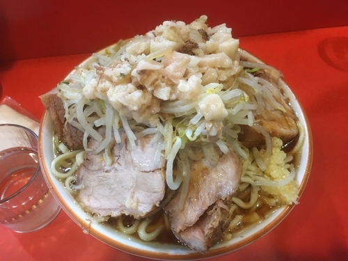 「大盛り豚入りラーメン900円（ヤサイアブラニンニク少し）」@ラーメン二郎 仙川店の写真