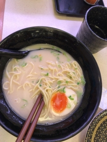 「豚骨ラーメン 300円」@はま寿司 フォレオ菖蒲店の写真