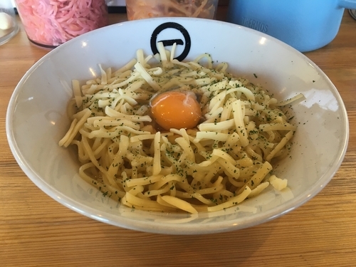 「まぜそば＋チーズ  530円」@博多拉麺 KAZUの写真