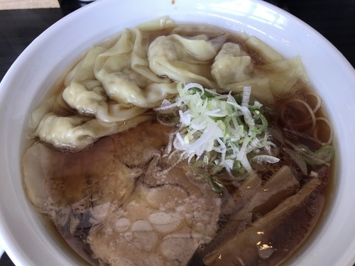 「醤油わんたん麺890円」@ラーメン ROOTSの写真