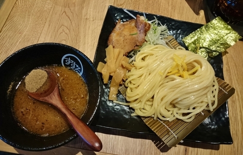 「すするつけ麺(中盛)　880円」@麺や すする 水道橋店の写真