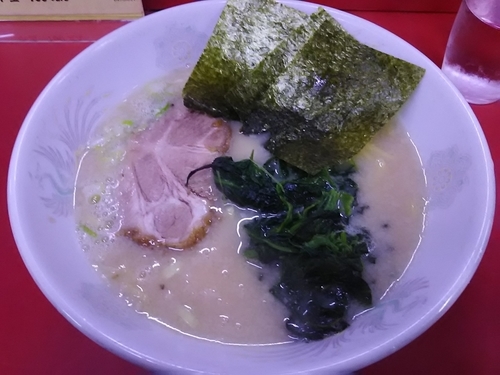 「とんこつラーメン(太麺、硬め)¥680」@とんこつラーメン 辰巳屋の写真